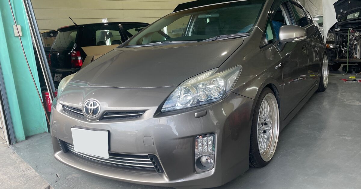 入間市 鈑金塗装】トヨタ 30プリウス 前期 後期US化 | ブログ | 入間市 